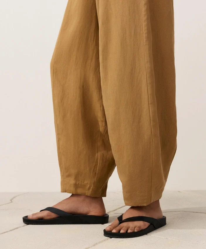 Pantalons bouffants en mélange de lyocell et 24 % de lin avec coutures Pantalons bouffants en mélange de lyocell et 24 % de lin avec coutures