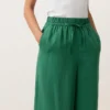 Pantalons bouffants en mélange de lyocell et 24 % de lin avec coutures Pantalons bouffants en mélange de lyocell et 24 % de lin avec coutures