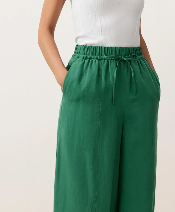 Pantalons bouffants en mélange de lyocell et 24 % de lin avec coutures Pantalons bouffants en mélange de lyocell et 24 % de lin avec coutures