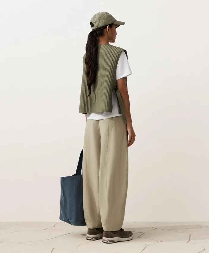 Pantalons bouffants en mélange de lyocell et 24 % de lin avec coutures Pantalons bouffants en mélange de lyocell et 24 % de lin avec coutures