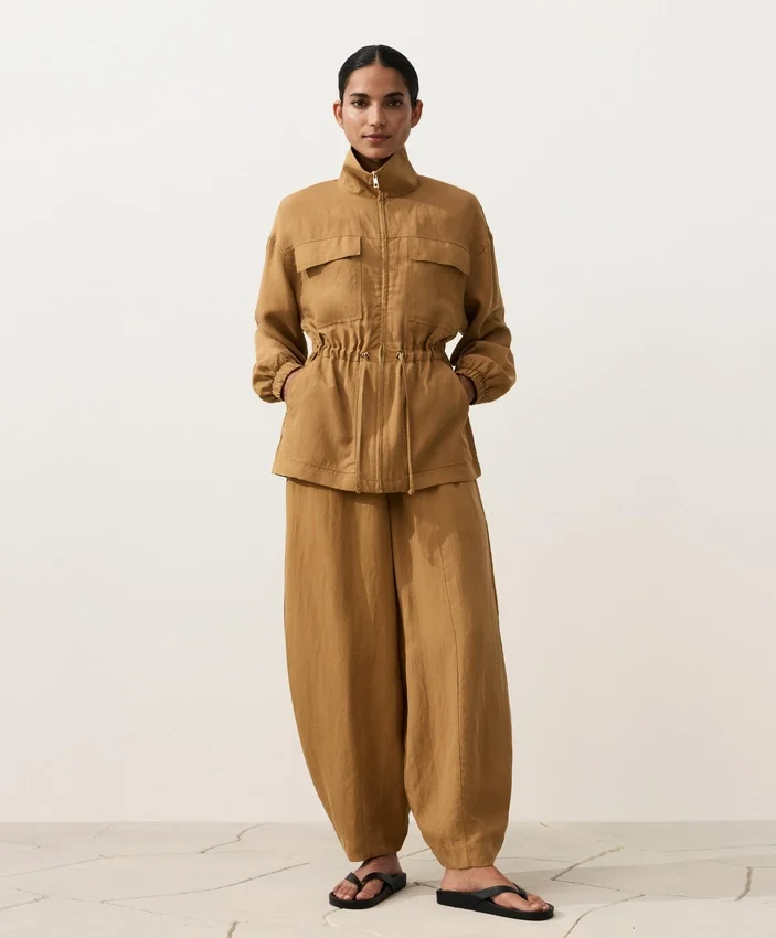 Pantalons bouffants en mélange de lyocell et 24 % de lin avec coutures Pantalons bouffants en mélange de lyocell et 24 % de lin avec coutures