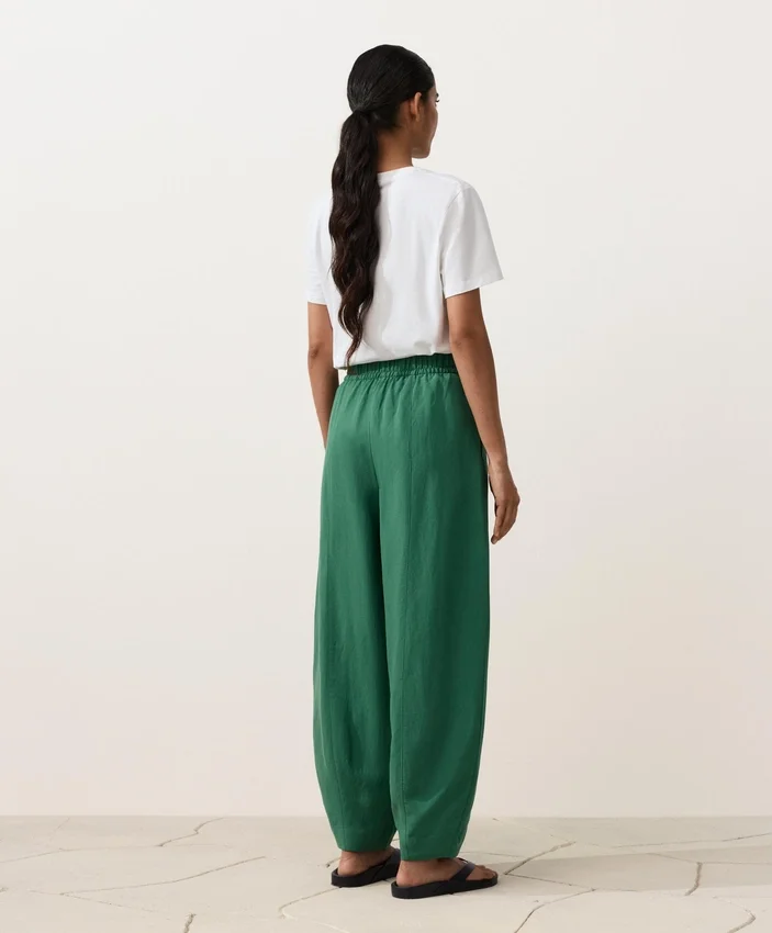 Pantalons bouffants en mélange de lyocell et 24 % de lin avec coutures Pantalons bouffants en mélange de lyocell et 24 % de lin avec coutures