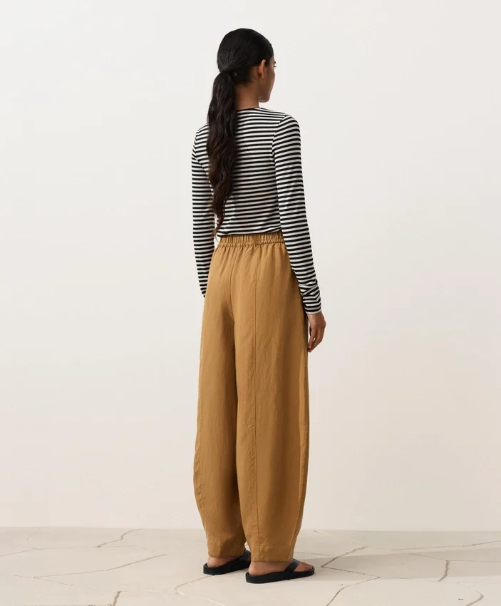 Pantalons bouffants en mélange de lyocell et 24 % de lin avec coutures Pantalons bouffants en mélange de lyocell et 24 % de lin avec coutures