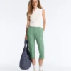 Pantalons capri en piqué avec passants de ceinture en coton Pantalons capri en piqué avec passants de ceinture en coton