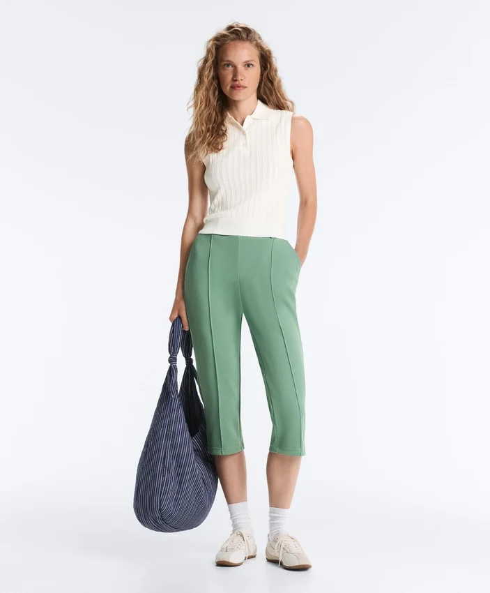 Pantalons capri en piqué avec passants de ceinture en coton Pantalons capri en piqué avec passants de ceinture en coton