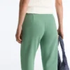 Pantalons capri en piqué avec passants de ceinture en coton Pantalons capri en piqué avec passants de ceinture en coton