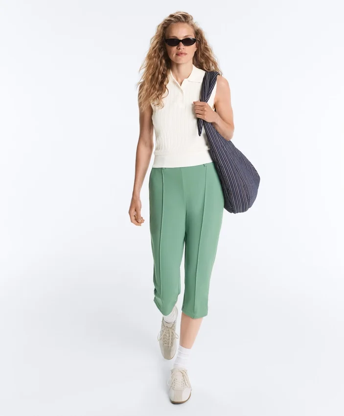 Pantalons capri en piqué avec passants de ceinture en coton Pantalons capri en piqué avec passants de ceinture en coton
