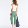 Pantalons capri en piqué avec passants de ceinture en coton Pantalons capri en piqué avec passants de ceinture en coton