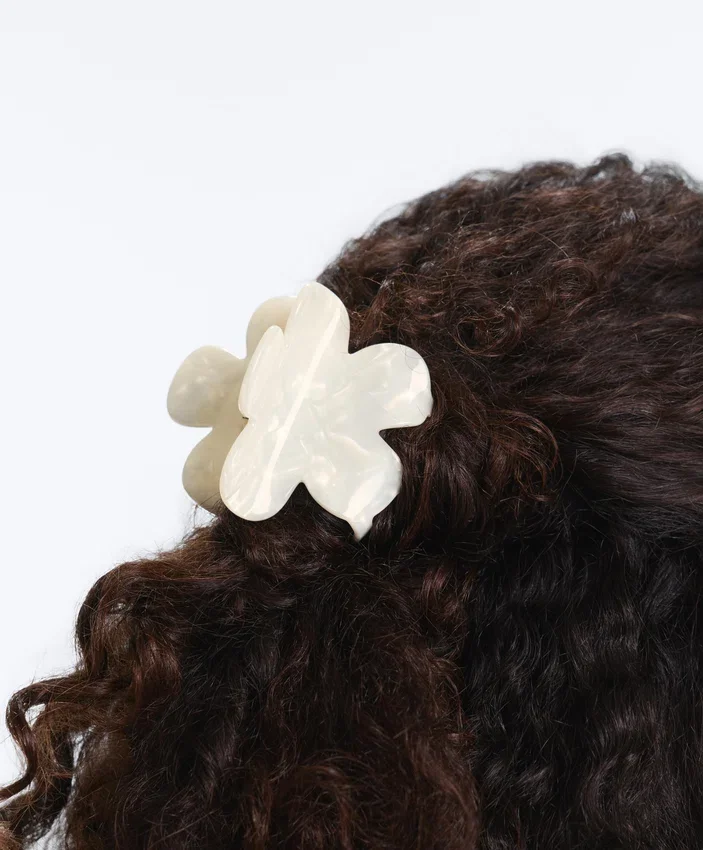 Petite barrette pour les cheveux en forme de fleur Petite barrette pour les cheveux en forme de fleur