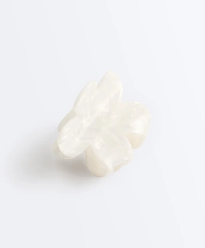Petite barrette pour les cheveux en forme de fleur Petite barrette pour les cheveux en forme de fleur