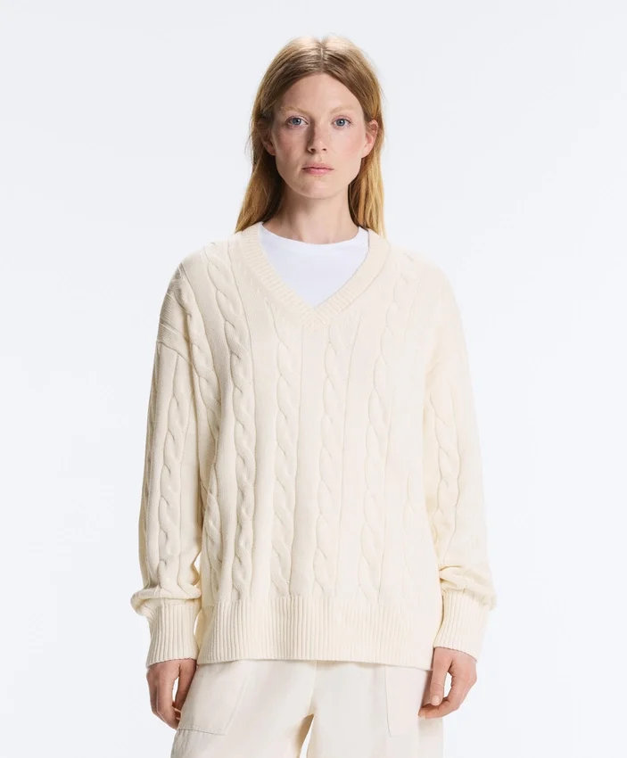 Pull à col en V en maille torsadée 100 % coton Pull à col en V en maille torsadée 100 % coton