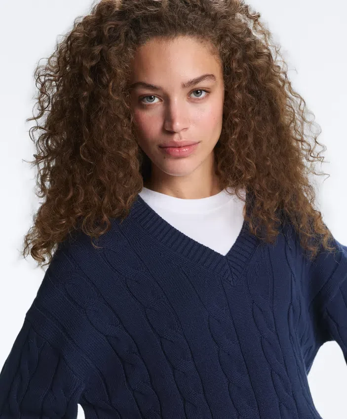 Pull à col en V en maille torsadée 100 % coton Pull à col en V en maille torsadée 100 % coton