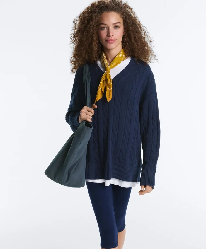 Pull à col en V en maille torsadée 100 % coton Pull à col en V en maille torsadée 100 % coton