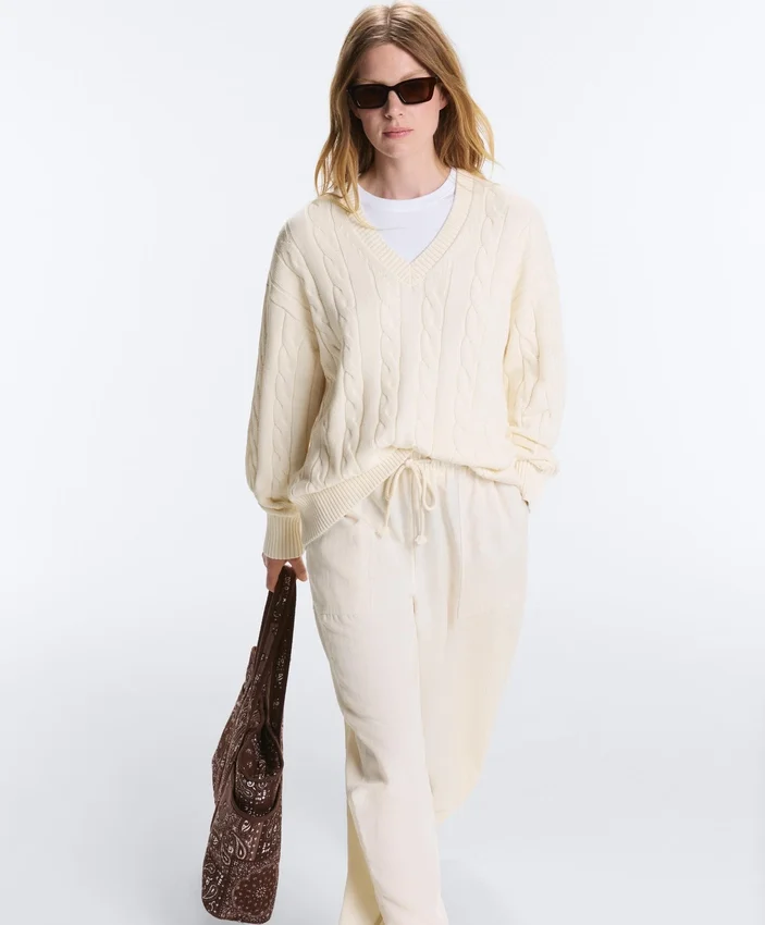 Pull à col en V en maille torsadée 100 % coton Pull à col en V en maille torsadée 100 % coton