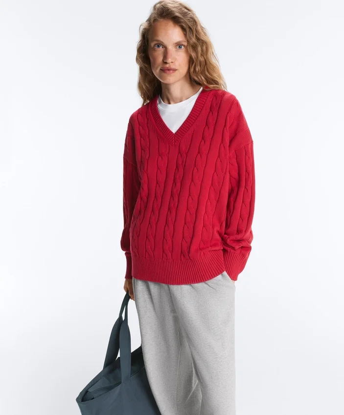 Pull à col en V en maille torsadée 100 % coton Pull à col en V en maille torsadée 100 % coton