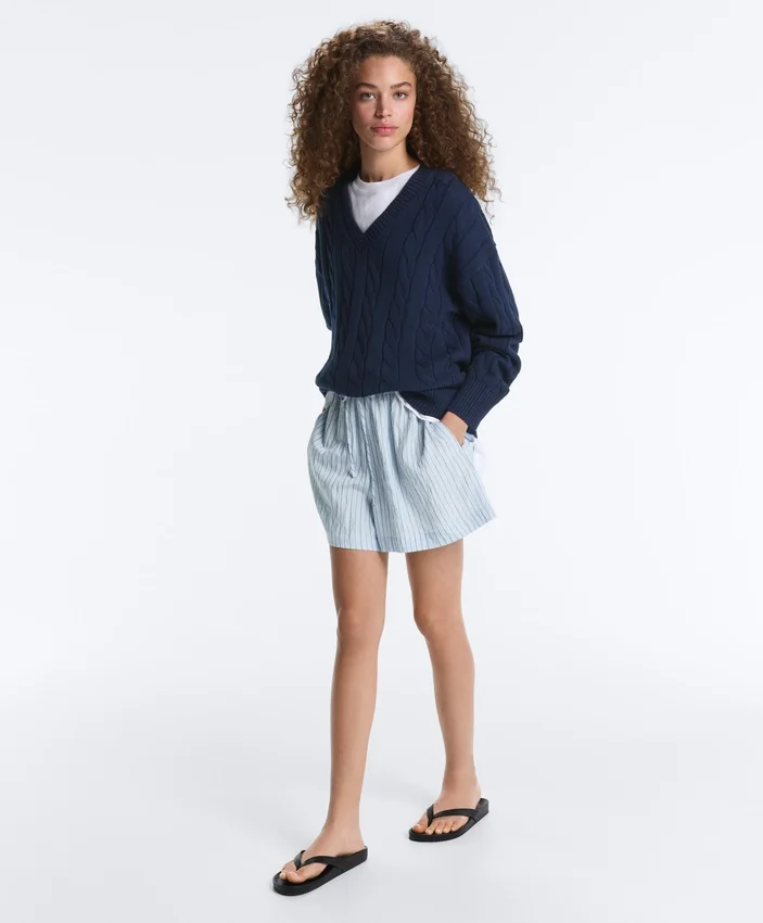 Pull à col en V en maille torsadée 100 % coton Pull à col en V en maille torsadée 100 % coton