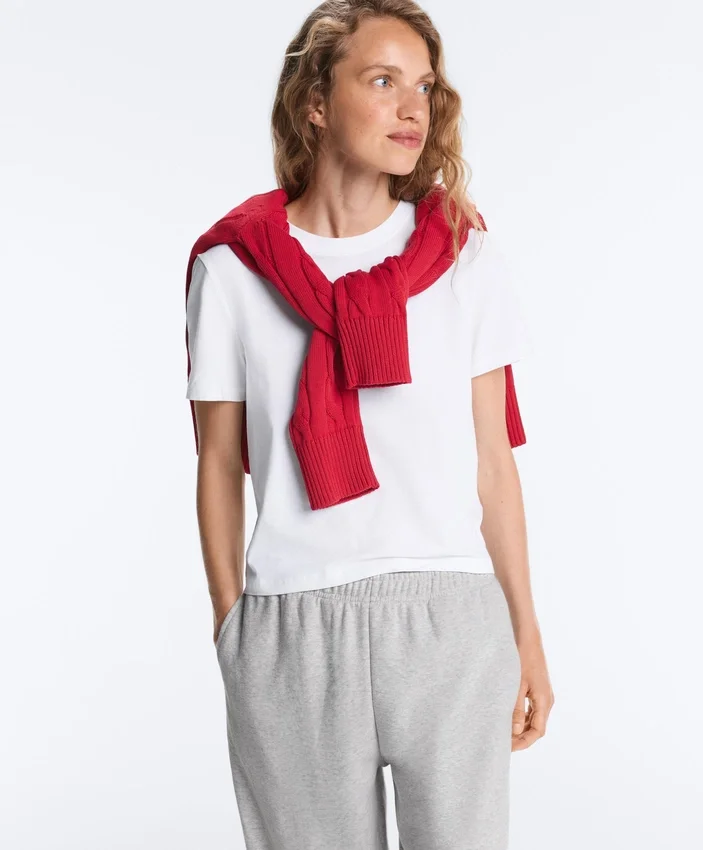 Pull à col en V en maille torsadée 100 % coton Pull à col en V en maille torsadée 100 % coton