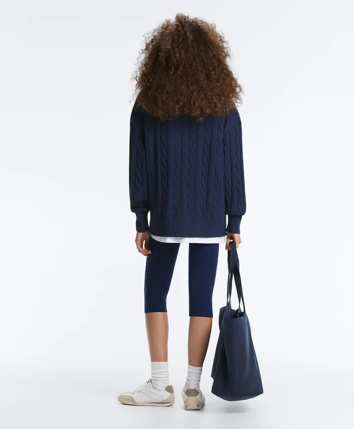 Pull à col en V en maille torsadée 100 % coton Pull à col en V en maille torsadée 100 % coton