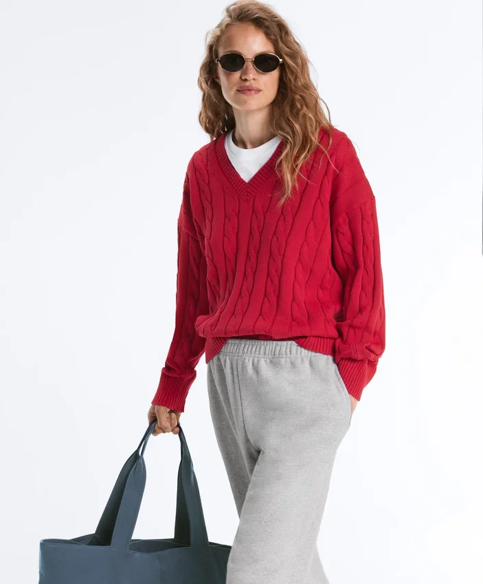 Pull à col en V en maille torsadée 100 % coton Pull à col en V en maille torsadée 100 % coton