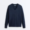 Pull à col en V en maille torsadée 100 % coton Pull à col en V en maille torsadée 100 % coton