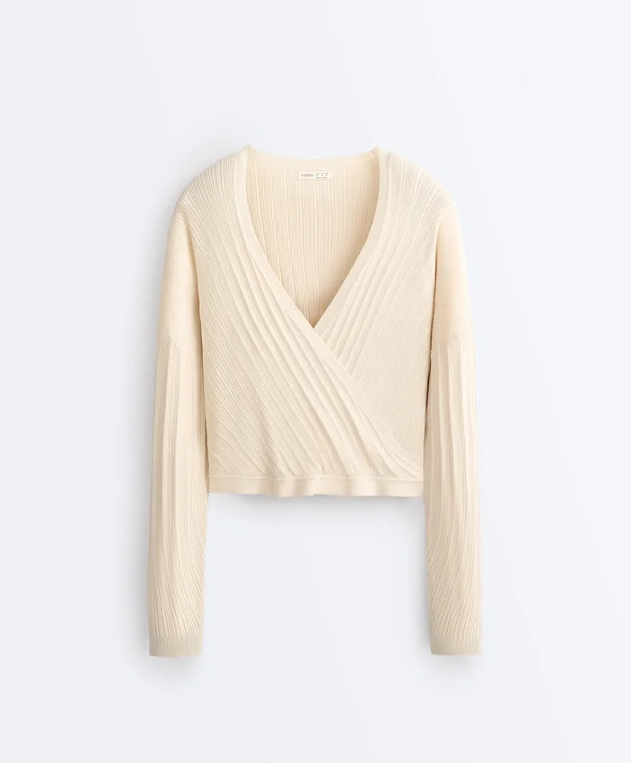 Pull en maille côtelée croisée Pull en maille côtelée croisée