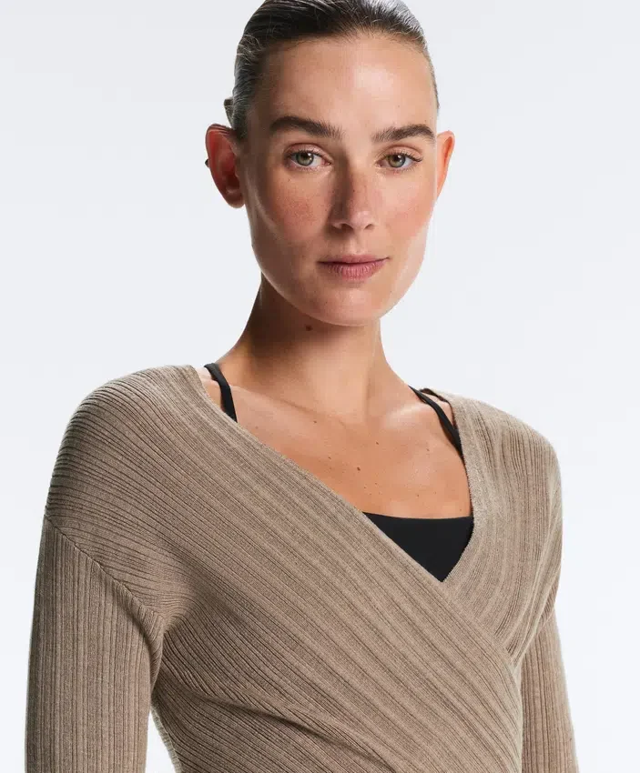 Pull en maille fine côtelée Pull en maille fine côtelée