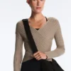 Pull en maille fine côtelée Pull en maille fine côtelée