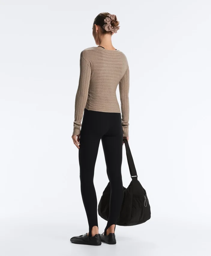 Pull en maille fine côtelée Pull en maille fine côtelée