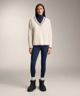 Pull en maille à mini-torsades et col en V