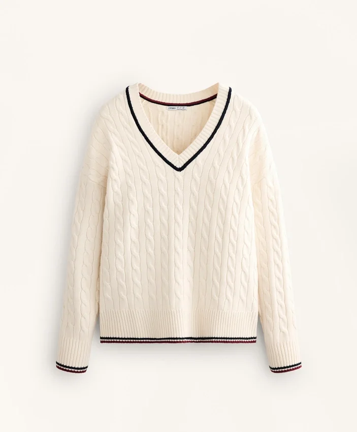 Pull en maille à mini-torsades et col en V Pull en maille à mini-torsades et col en V