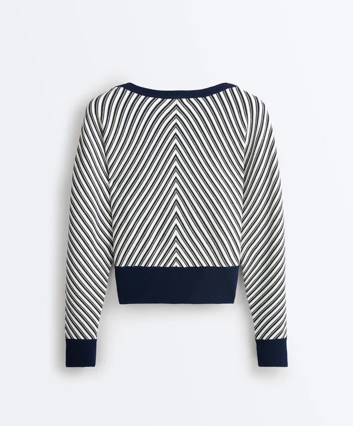 Pull en maille à rayures diagonales Pull en maille à rayures diagonales