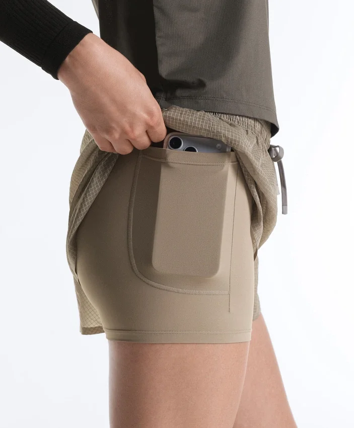 Short technique 2-en-1 à carreaux et taille mi-haute Short technique 2-en-1 à carreaux et taille mi-haute