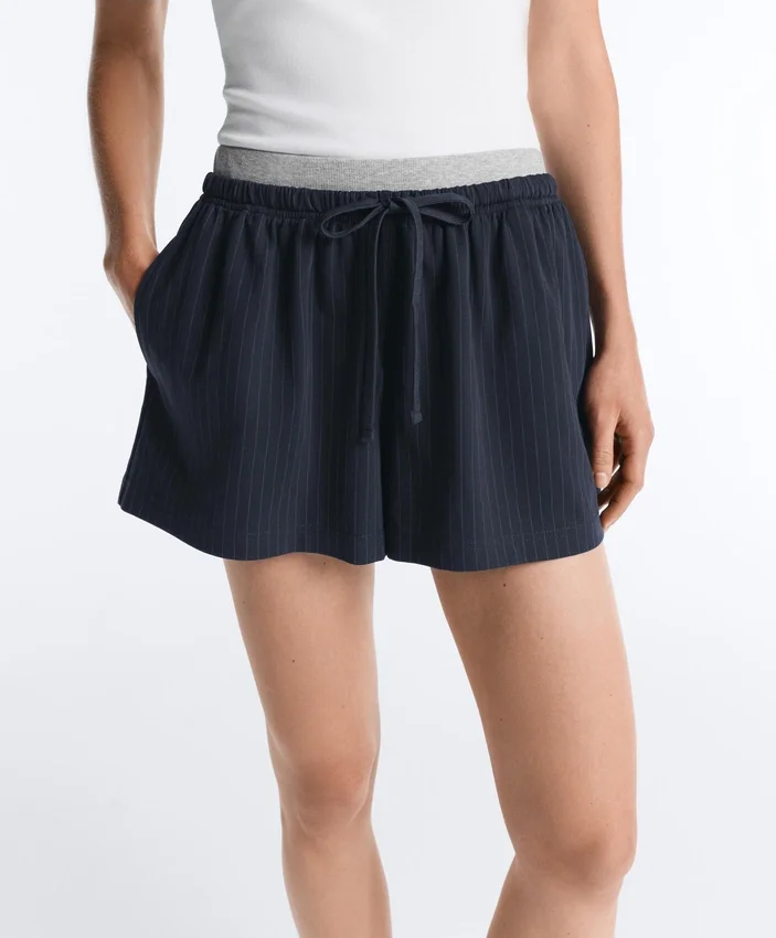 Shorts en piqué de coton à fines rayures Shorts en piqué de coton à fines rayures