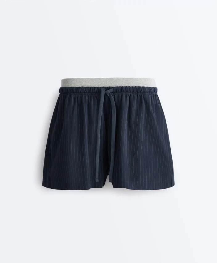 Shorts en piqué de coton à fines rayures Shorts en piqué de coton à fines rayures