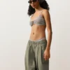 Slip bikini à couverture moyenne à découpe en U rayé en culotte