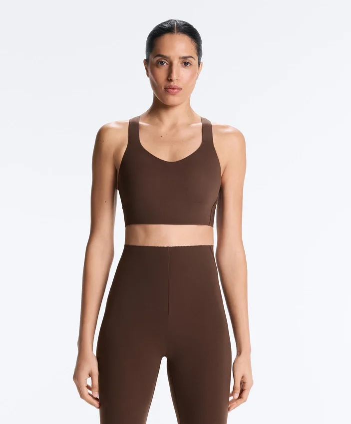 Soutien-gorge croisé dans le dos, maintien moyen et toucher léger Soutien-gorge croisé dans le dos, maintien moyen et toucher léger
