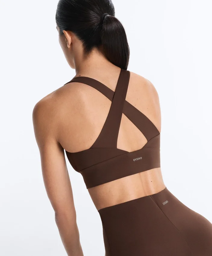 Soutien-gorge croisé dans le dos, maintien moyen et toucher léger Soutien-gorge croisé dans le dos, maintien moyen et toucher léger