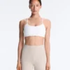 Soutien-gorge de sport Comfortlux à maintien léger avec bretelles croisées Soutien-gorge de sport Comfortlux à maintien léger avec bretelles croisées