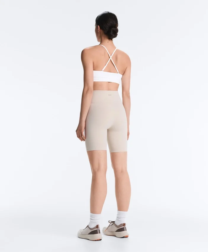 Soutien-gorge de sport Comfortlux à maintien léger avec bretelles croisées Soutien-gorge de sport Comfortlux à maintien léger avec bretelles croisées