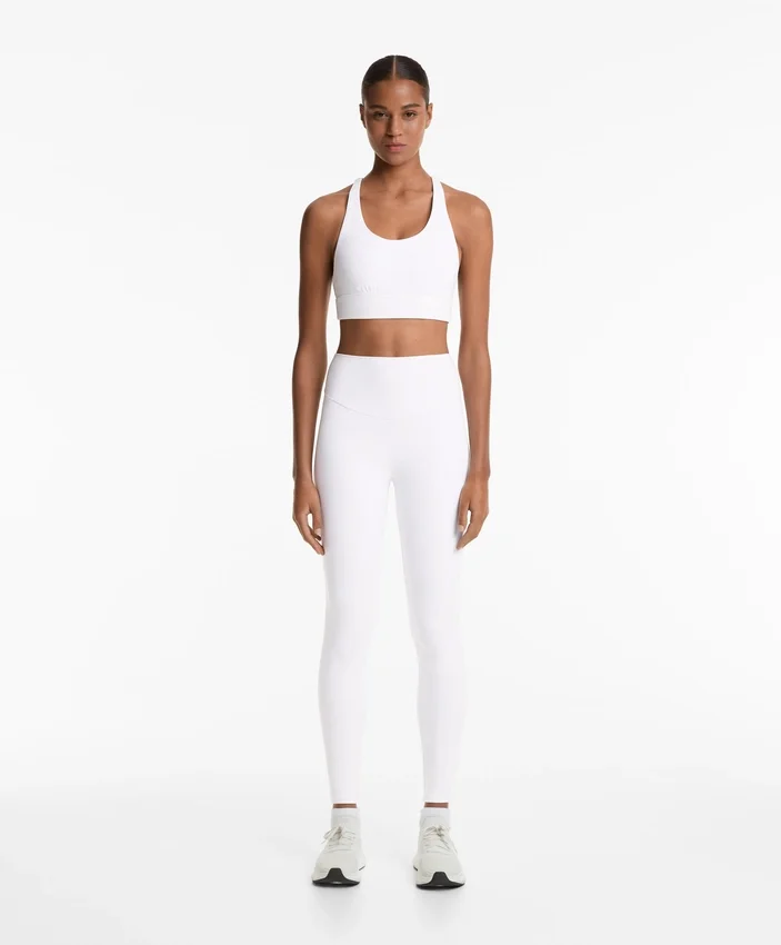 Soutien-gorge de sport Comfortlux à maintien moyen avec bonnets Soutien-gorge de sport Comfortlux à maintien moyen avec bonnets