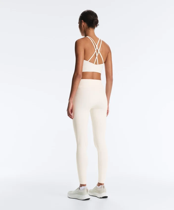 Soutien-gorge de sport Comfortlux à maintien moyen avec bonnets Soutien-gorge de sport Comfortlux à maintien moyen avec bonnets