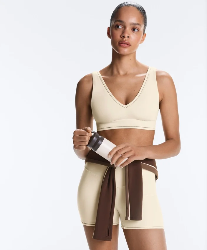 Soutien-gorge de sport Comfortlux à maintien moyen avec ourlet ajouré Soutien-gorge de sport Comfortlux à maintien moyen avec ourlet ajouré