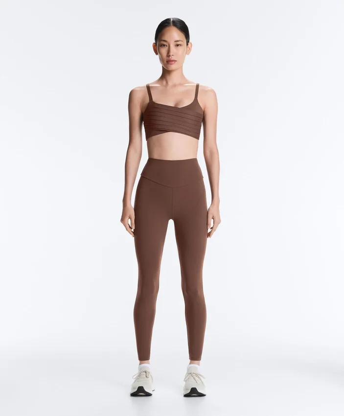 Soutien-gorge de sport Comfortlux à soutien moyen et plissé Soutien-gorge de sport Comfortlux à soutien moyen et plissé