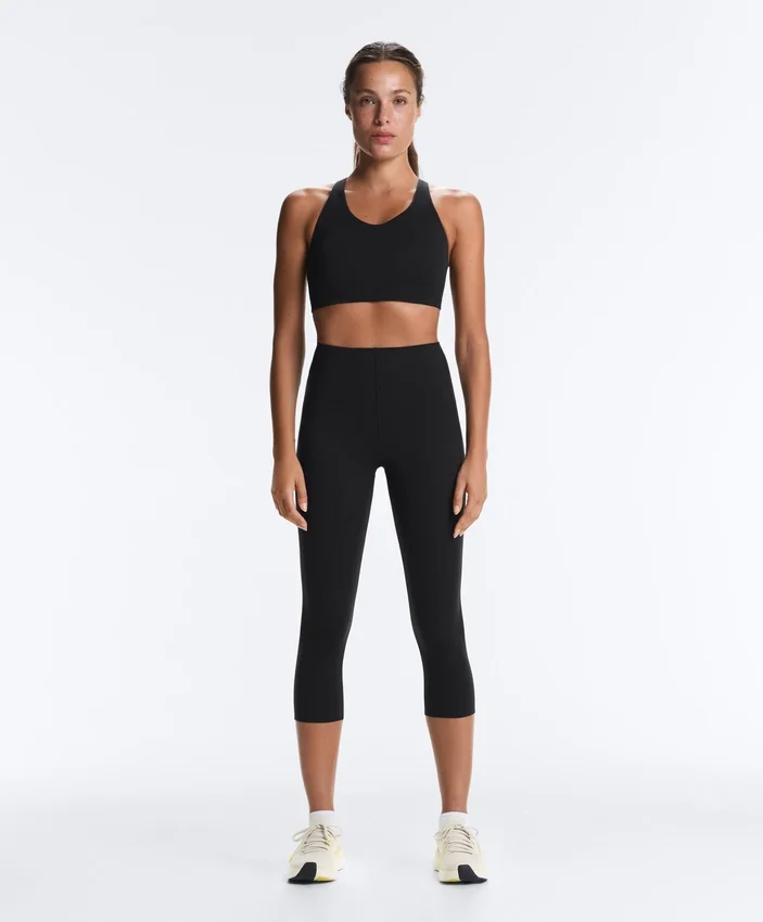Soutien-gorge de sport compressif à dos croisé offrant un maintien ferme Soutien-gorge de sport compressif à dos croisé offrant un maintien ferme