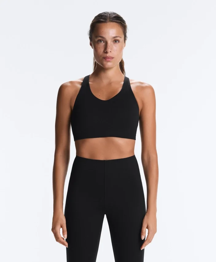 Soutien-gorge de sport compressif à dos croisé offrant un maintien ferme Soutien-gorge de sport compressif à dos croisé offrant un maintien ferme