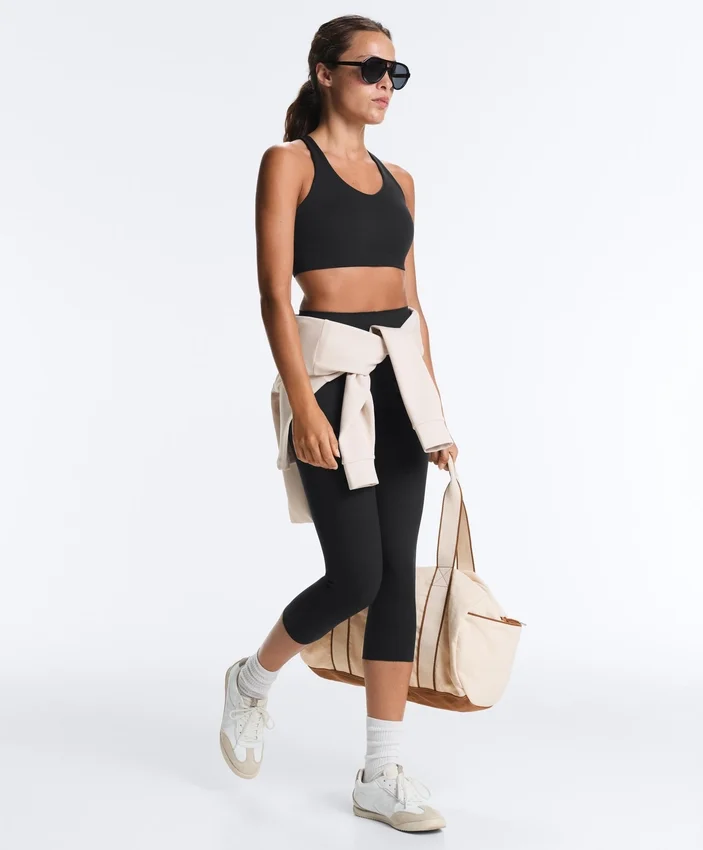 Soutien-gorge de sport compressif à dos croisé offrant un maintien ferme Soutien-gorge de sport compressif à dos croisé offrant un maintien ferme