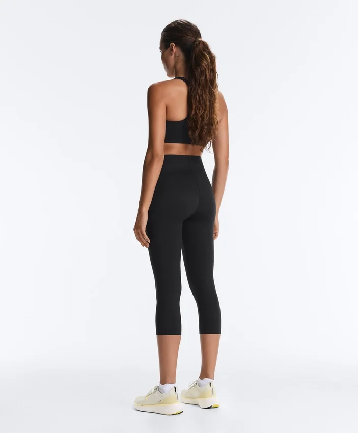 Soutien-gorge de sport compressif à dos croisé offrant un maintien ferme Soutien-gorge de sport compressif à dos croisé offrant un maintien ferme