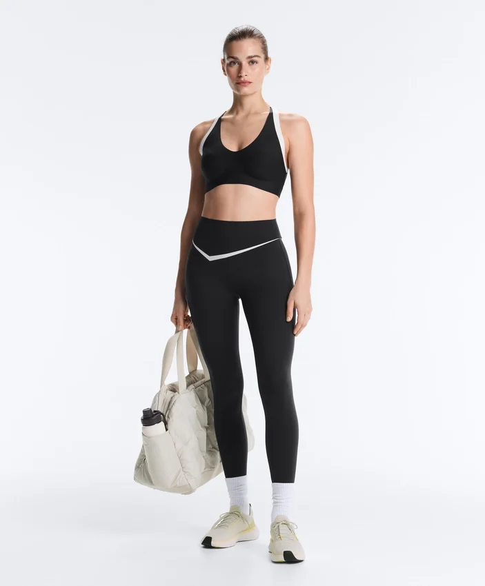 Soutien-gorge de sport Perfect-Adapt à maintien moyen et contrasté Soutien-gorge de sport Perfect-Adapt à maintien moyen et contrasté