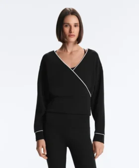 Sweat-shirt croisé avec passepoil contrasté et modal