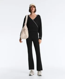 Sweat-shirt croisé avec passepoil contrasté et modal